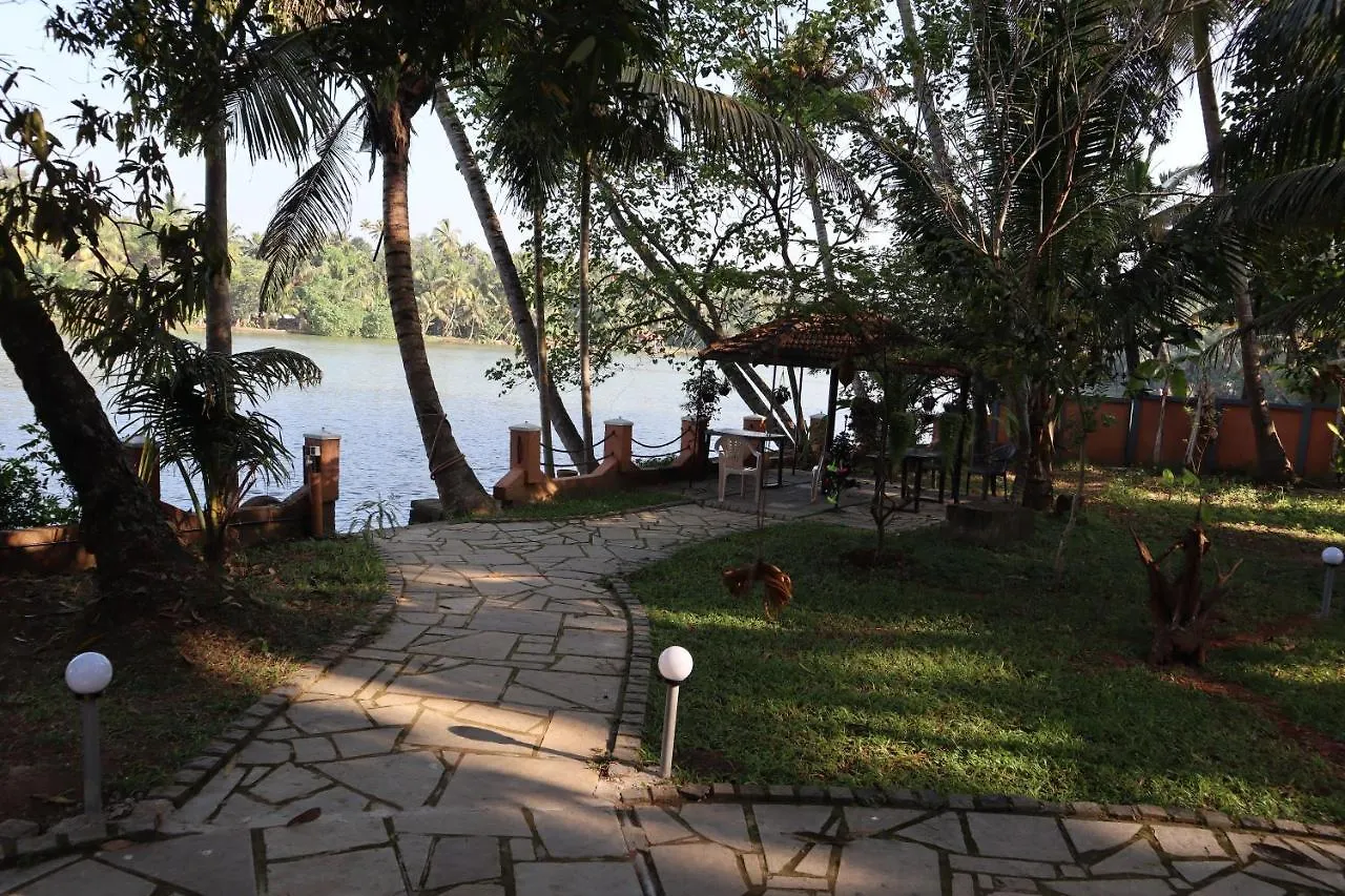 Greenchromide Homestays Mundrothuruth